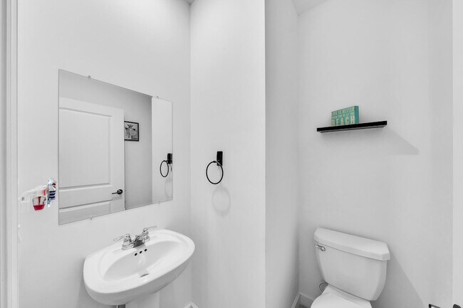 Building Photo - 235 SE Woodbark St