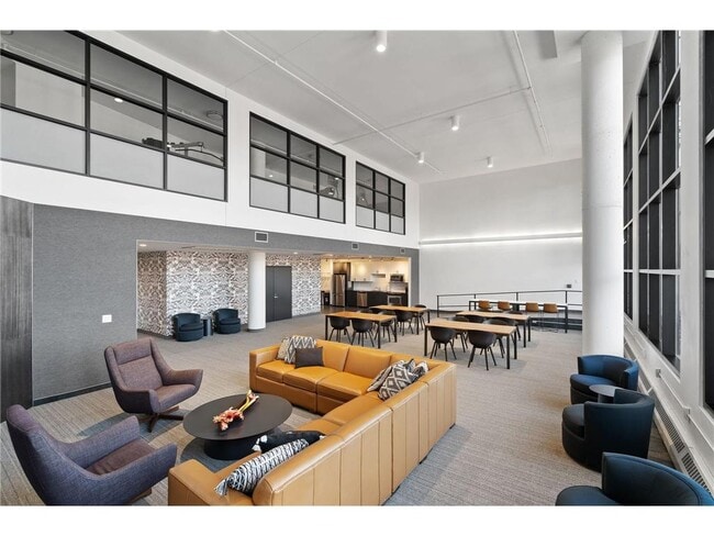 Building Photo - 401 N 2nd St