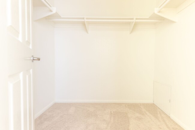 Building Photo - Stunning 4-Bedroom Home for Rent in Brawley!