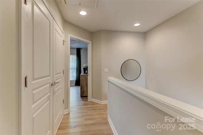 Building Photo - 1132 Drayton Ct