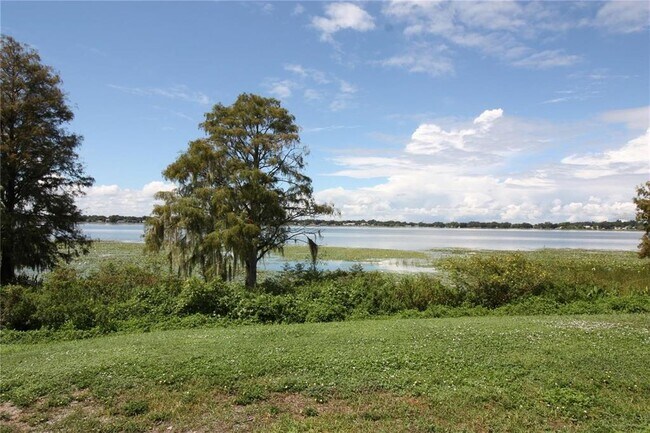 Building Photo - 521 20th St SW