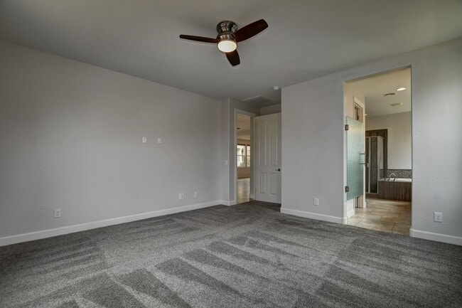 Building Photo - Well Appointed Home for Rent in Astoria!