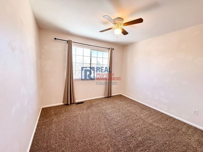 Building Photo - 4620 E Bennington Ave