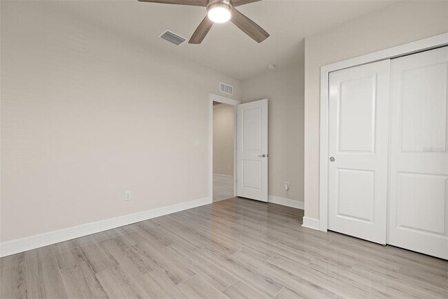 Building Photo - 9256 Royal River Cir
