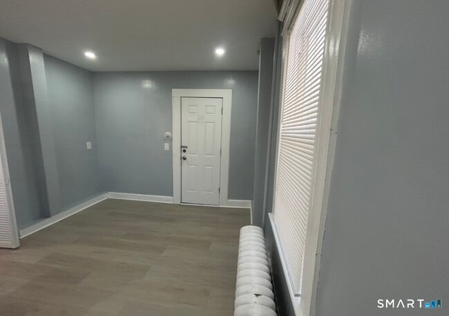 Building Photo - 98 Wolcott St