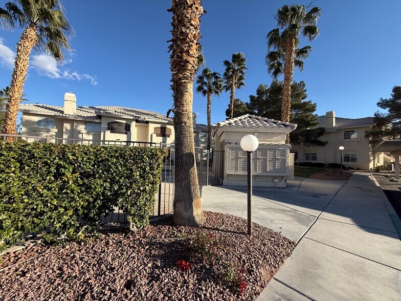 Building Photo - 3320 S Fort Apache Rd