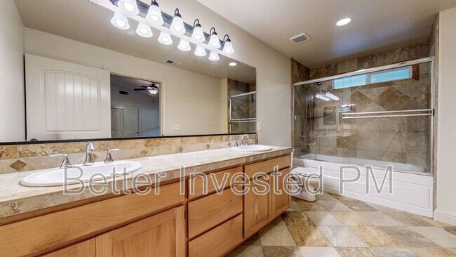 Building Photo - 14636 Jomark Ln