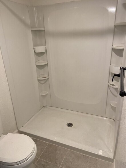 Building Photo - 10920 Moorpark