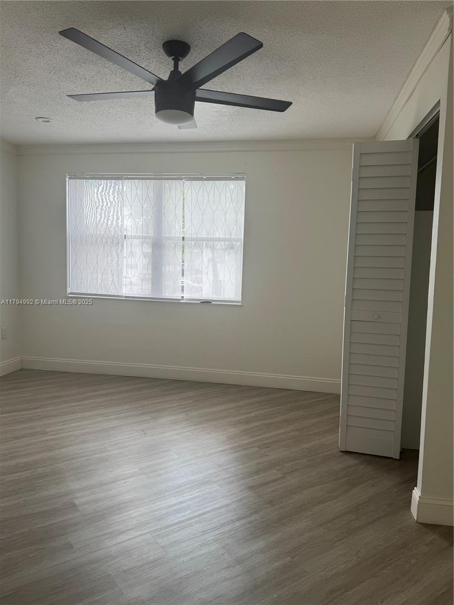 Building Photo - 9419 Fontainebleau Blvd