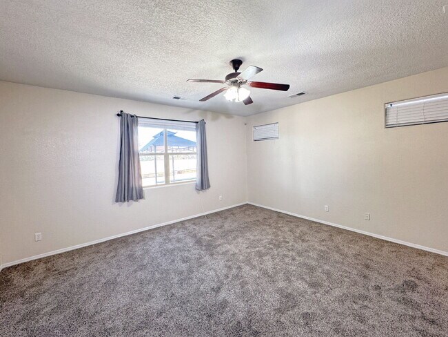 Building Photo - Stunning Cabezon Area Home!