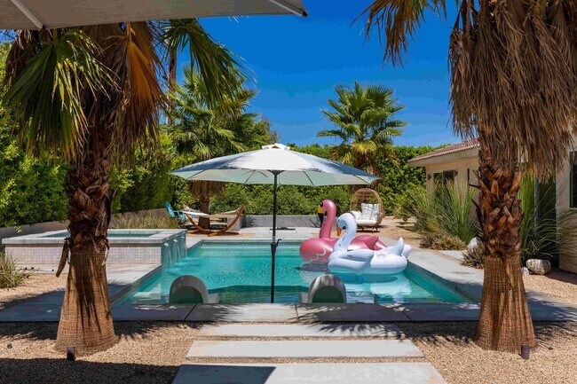 Building Photo - Luxury Oasis with Pool in Palm Springs (Monthly Only - No Long Term)