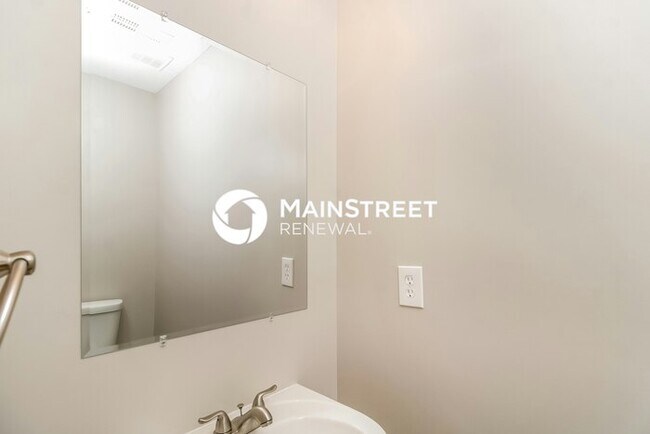 Building Photo - 4 Bedroom Pet-Friendly Home in Greensboro,...