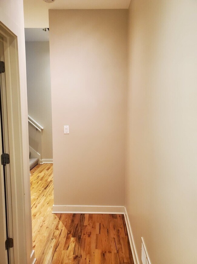 Building Photo - 3609.5 N Lakewood Ave