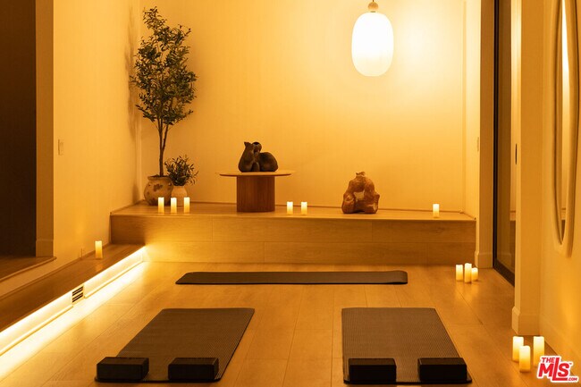 Building Photo - 7802 Torreyson Dr