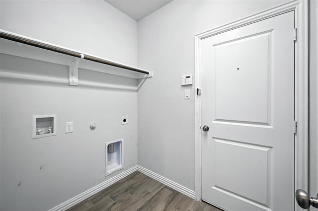 Building Photo - 700 Parkside Dr