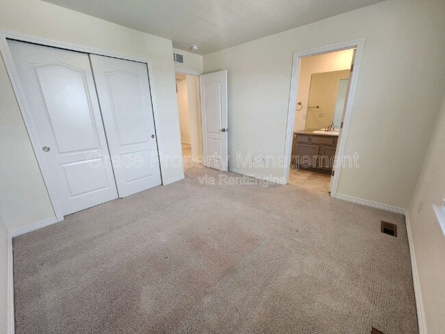 Building Photo - 808 Byrd Dr