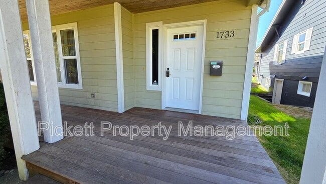 Building Photo - 1733 N Wycoff Ave