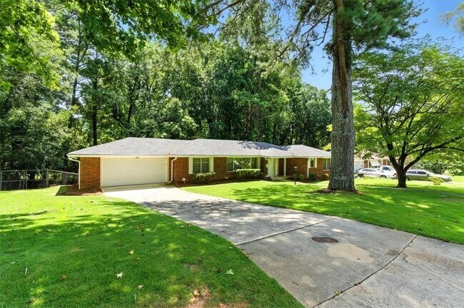 Building Photo - 893 Woodmere Dr NW