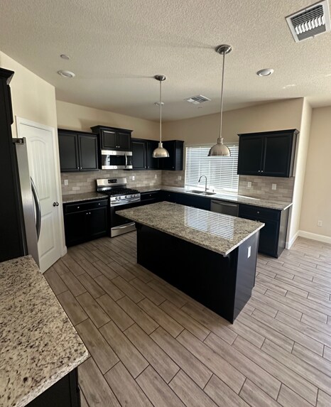 Building Photo - 2494 Valdes Dr