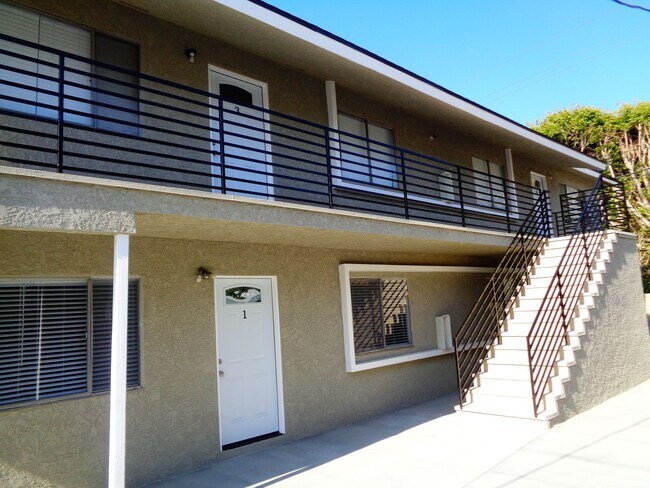Building Photo - 2 Bed 1 Bath Remodeled Apartment in Long B...