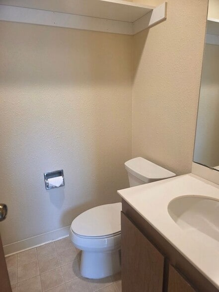 Building Photo - 420 Dela Vina Ave