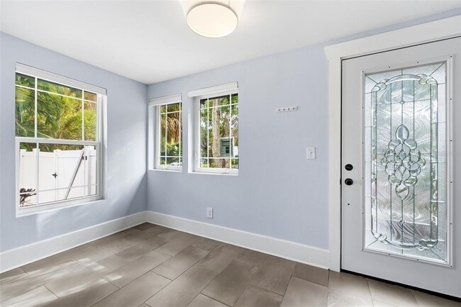 Building Photo - 313 23rd Ave N