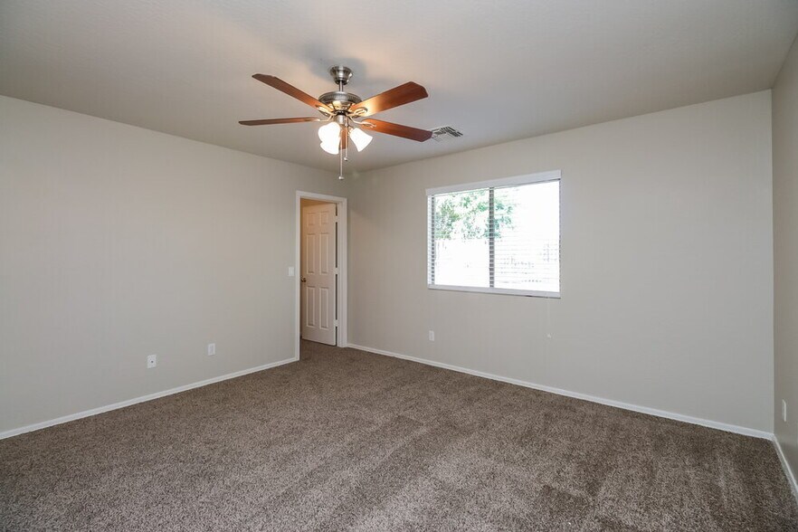 Building Photo - 432 S Sabrina