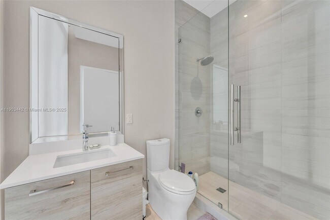 Building Photo - 5500 Island Estates Dr