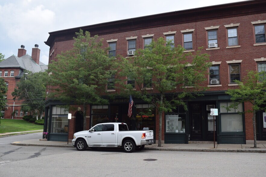 Building Photo - 299 Elliot St