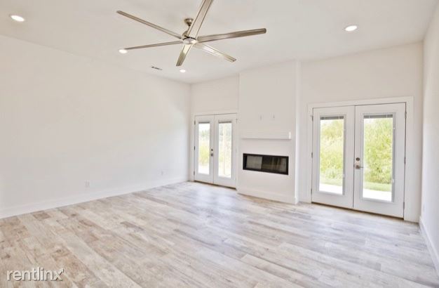 Building Photo - 4 br, 2.5 bath House - 2738 Livingston Square