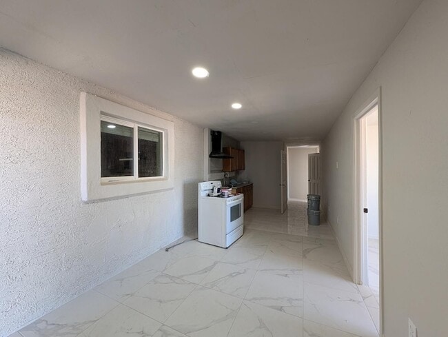 Building Photo - 13208 W Tuckey Ln