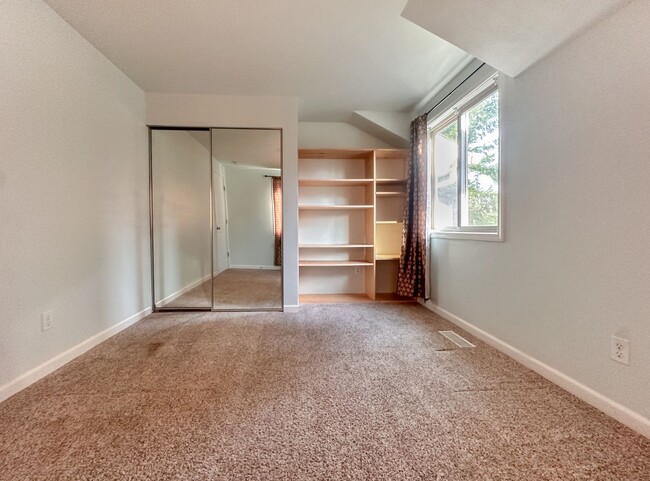 Building Photo - Charming 3 Bedroom Home in Klahanie | Issaquah Schools