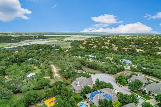 Building Photo - 223 Lake Como Dr