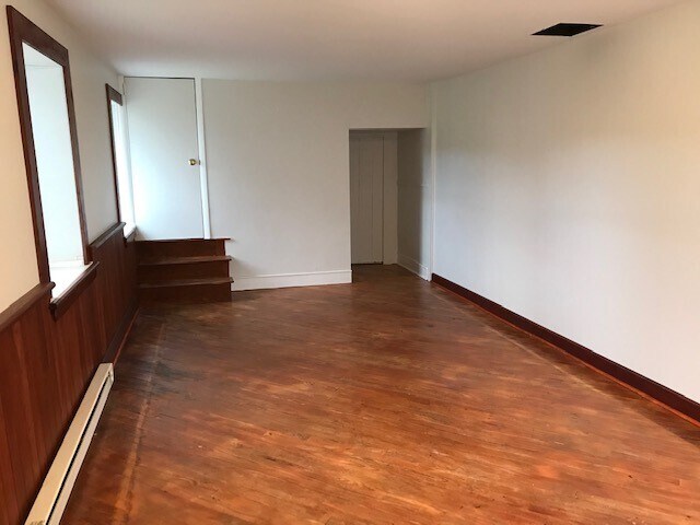 Building Photo - 155 King Rd