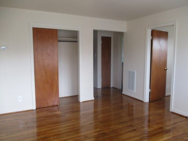 Building Photo - 110 Longhill Rd