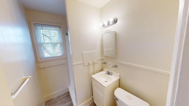 Building Photo - 1018 Stoll St