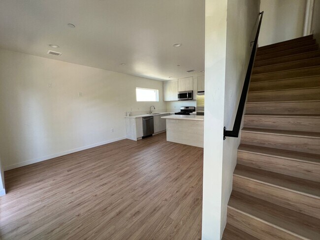 Building Photo - 2416 Carmona Ave