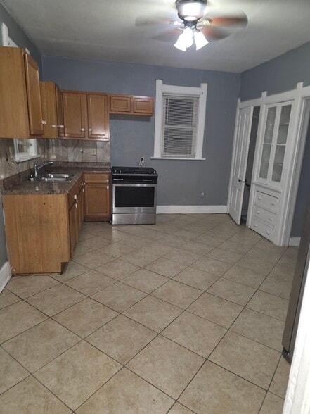 Building Photo - 2435 N 15th St