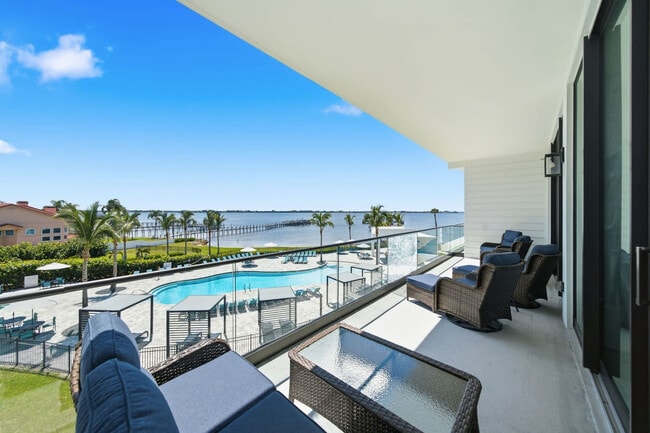 Building Photo - 225 Strand Dr