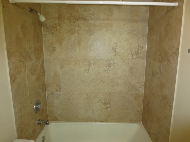 Building Photo - 2820 N Oakland Forest Dr