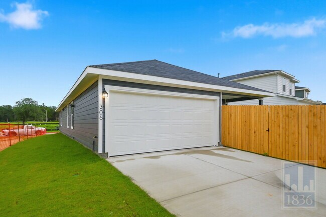 Building Photo - 306 Constanza Trl