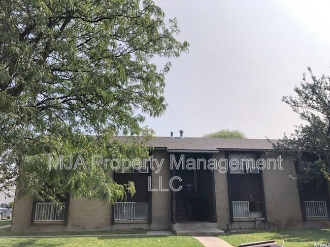 Building Photo - 2523 S Lakecrest Dr