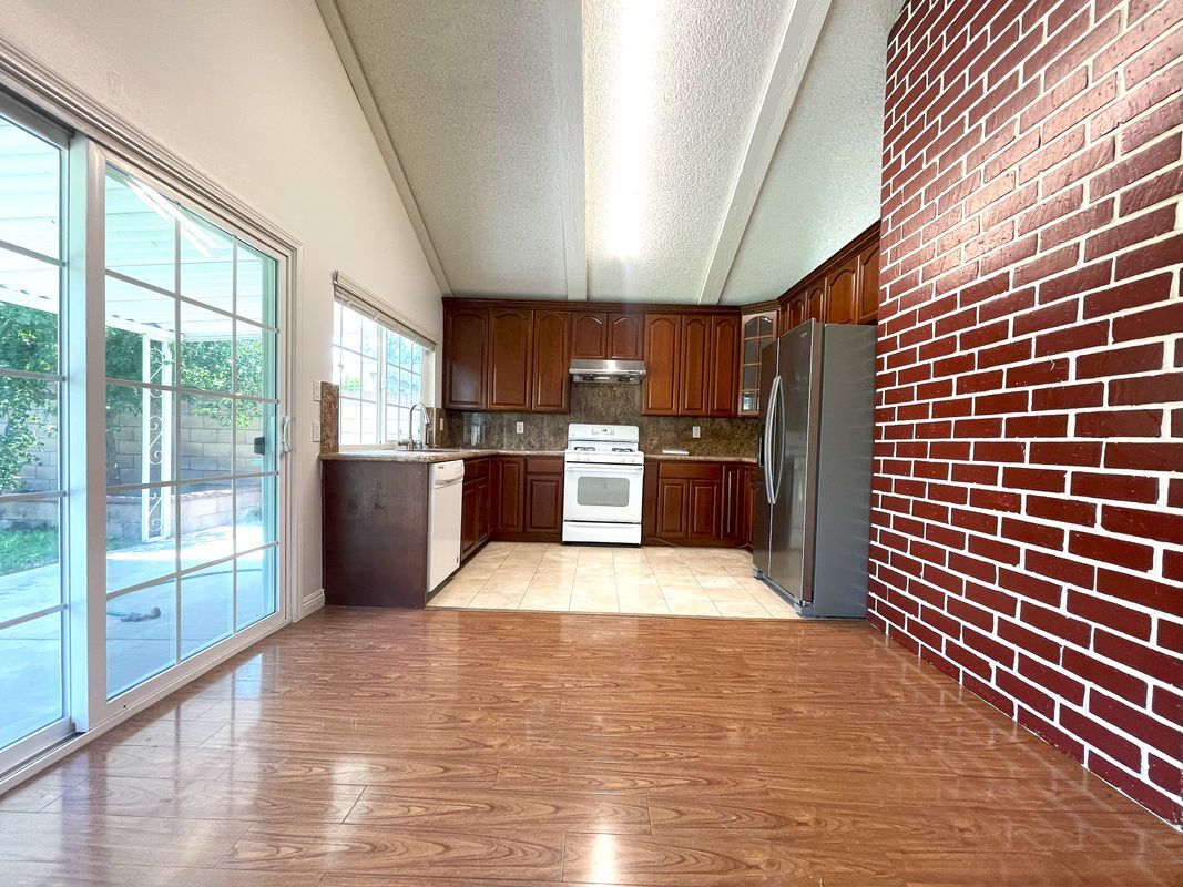 Building Photo - 16712 Stowers Ave