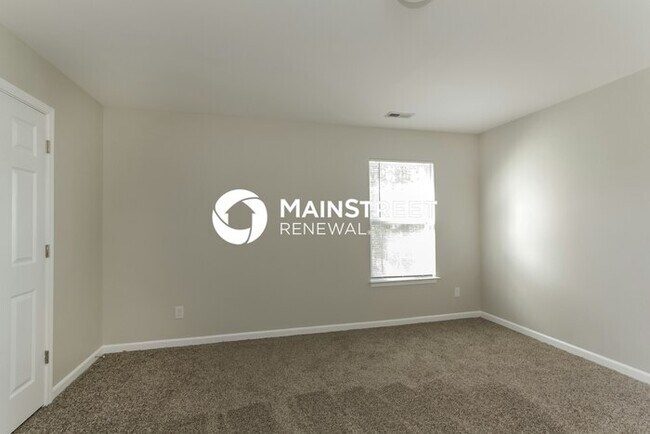 Building Photo - 3 Bedroom Pet-Friendly Home in CHARLOTTE, NC with Main Street Renewal