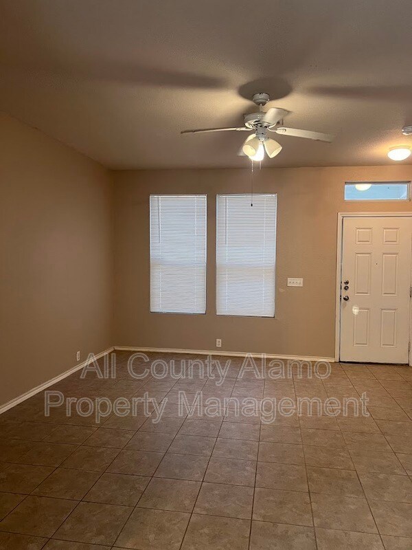 Building Photo - 10303 Lateleaf Oak