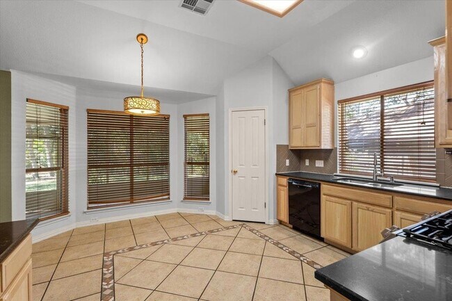 Building Photo - 10000 Brantley Bend
