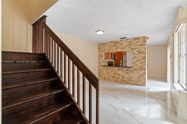 Building Photo - 11009 Mainsail Dr