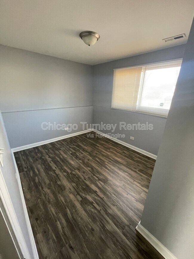 Building Photo - 5663 Allemong Dr