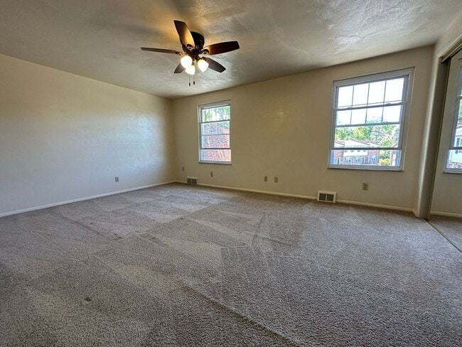 Building Photo - Tremendous Townhome in Plum with a Huge Pr...