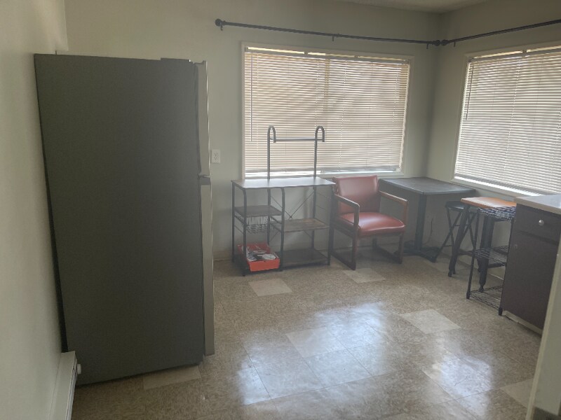 Building Photo - 323 S Chelan Ave